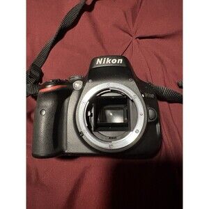 Nikon D5100 Body Only No Lens Works Great Pre-owned
